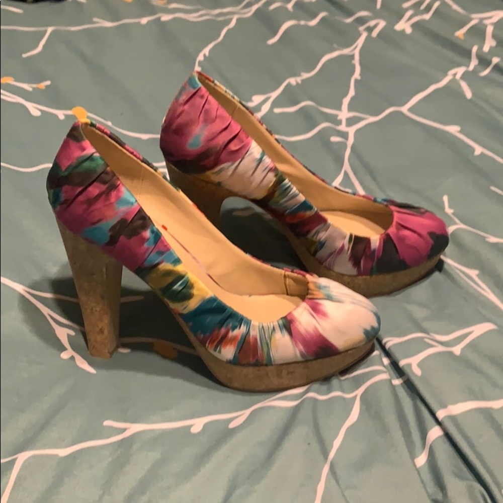 Multicolor pumps